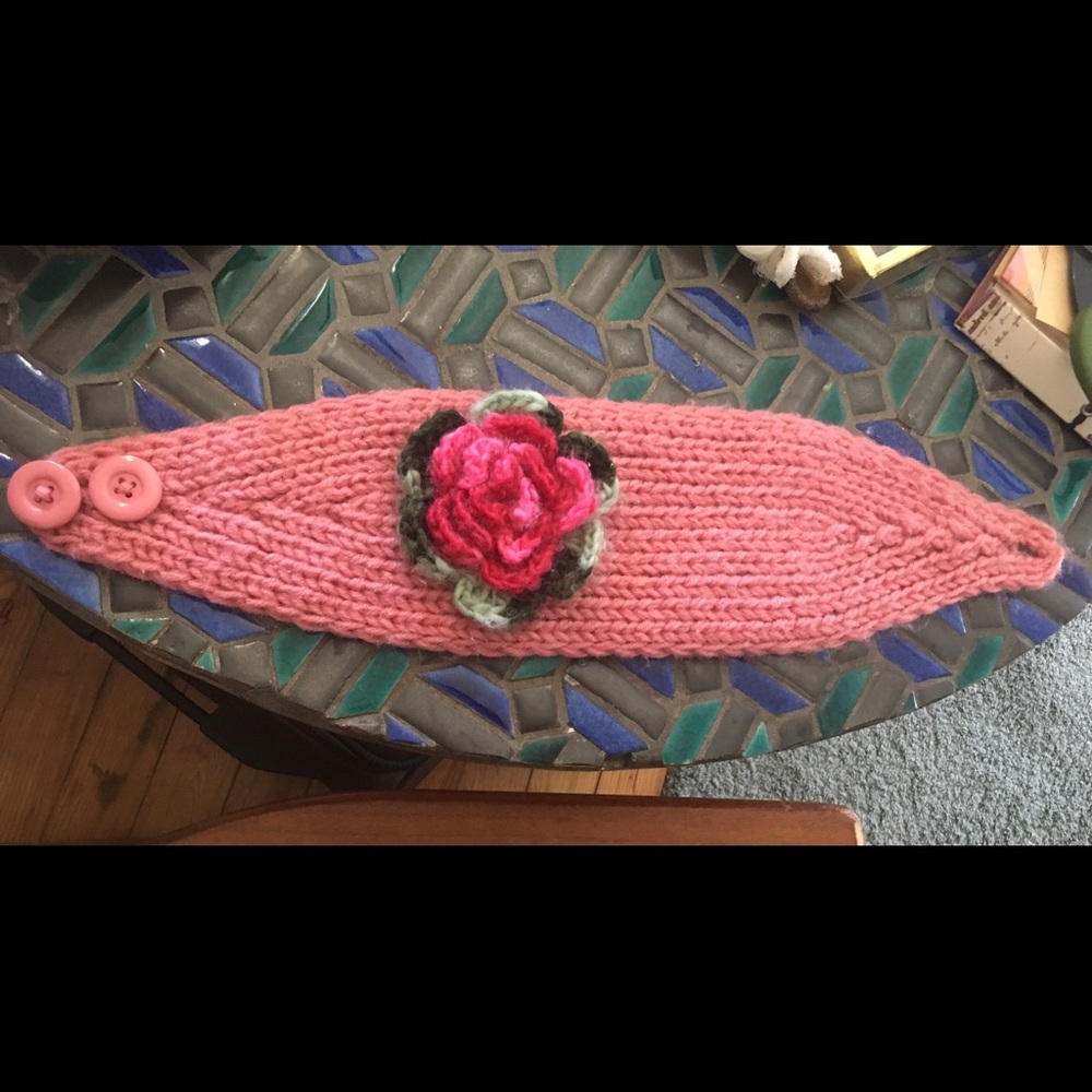 Warm knitted pink green hair band with flower